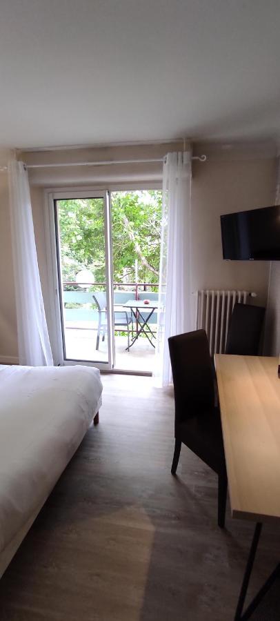 Hostellerie Du Parc Labarthe-Inard Bagian luar foto