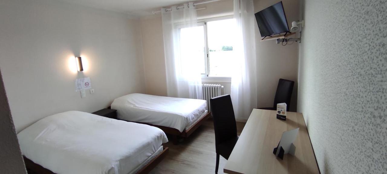 Hostellerie Du Parc Labarthe-Inard Bagian luar foto