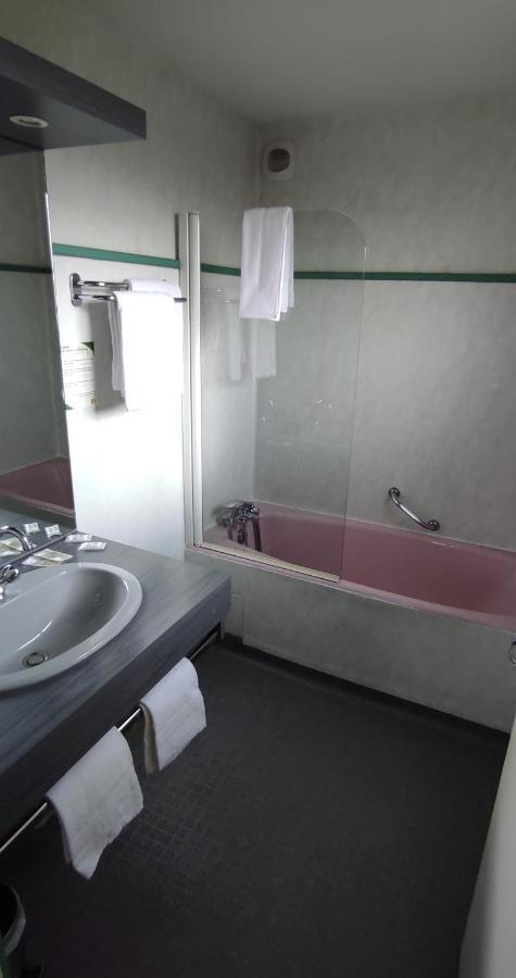 Hostellerie Du Parc Labarthe-Inard Bagian luar foto