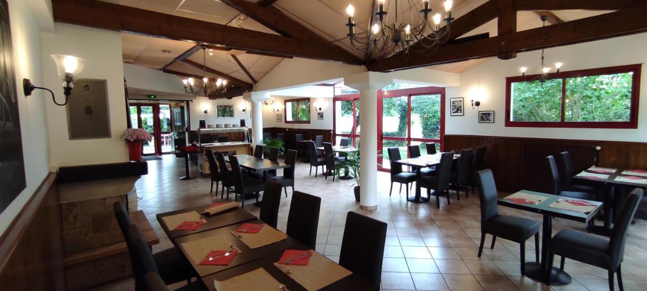 Hostellerie Du Parc Labarthe-Inard Bagian luar foto
