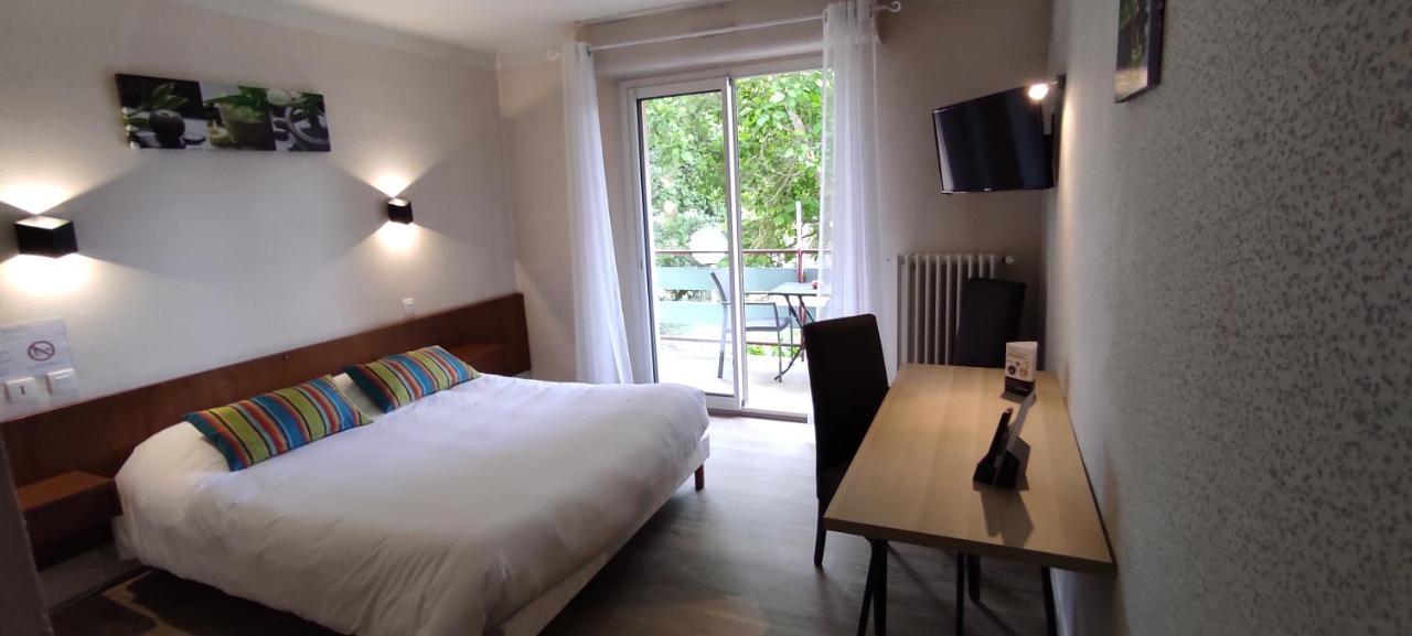 Hostellerie Du Parc Labarthe-Inard Bagian luar foto