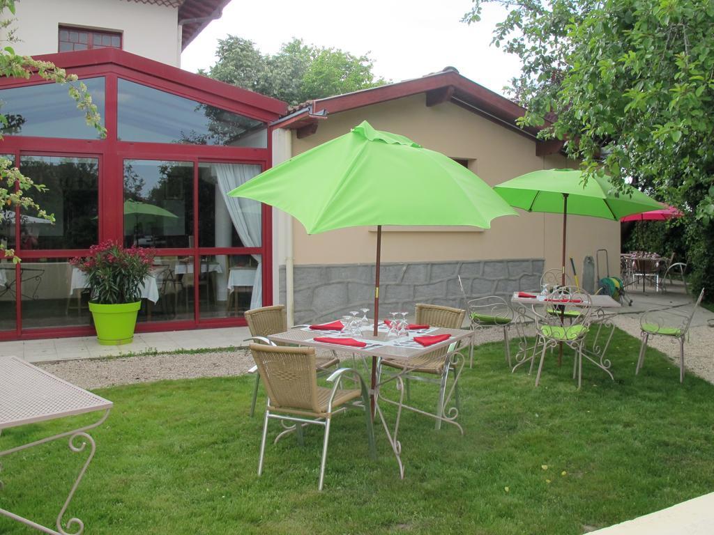 Hostellerie Du Parc Labarthe-Inard Bagian luar foto