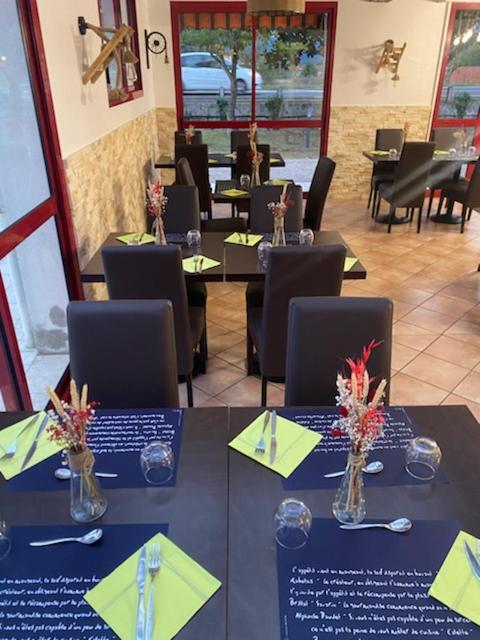 Hostellerie Du Parc Labarthe-Inard Bagian luar foto