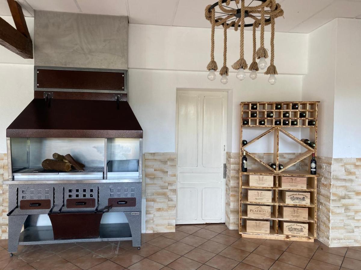 Hostellerie Du Parc Labarthe-Inard Bagian luar foto