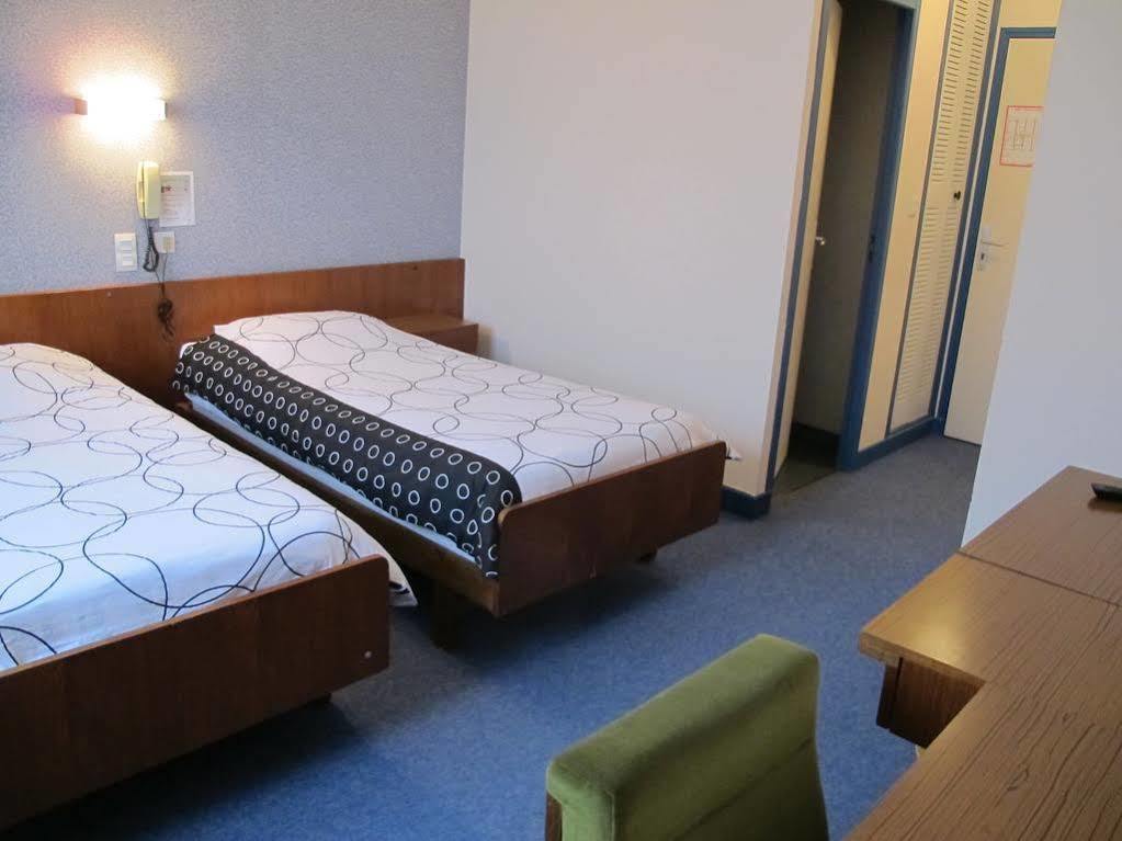 Hostellerie Du Parc Labarthe-Inard Bagian luar foto