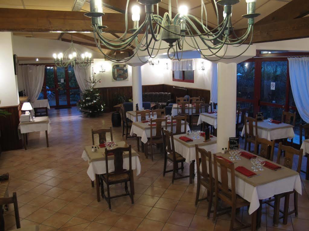 Hostellerie Du Parc Labarthe-Inard Bagian luar foto
