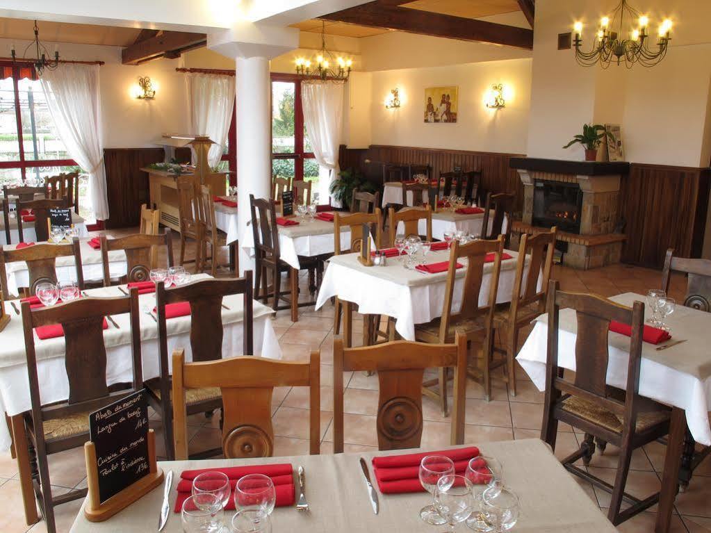 Hostellerie Du Parc Labarthe-Inard Bagian luar foto