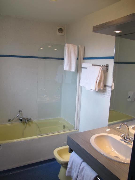 Hostellerie Du Parc Labarthe-Inard Bagian luar foto